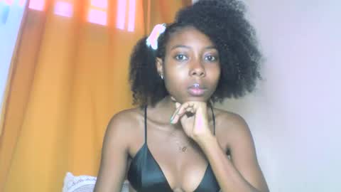 layannek online show from October 14, 2025, 8:59 am