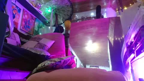 Laye19 online show from December 11, 2024, 3:24 am