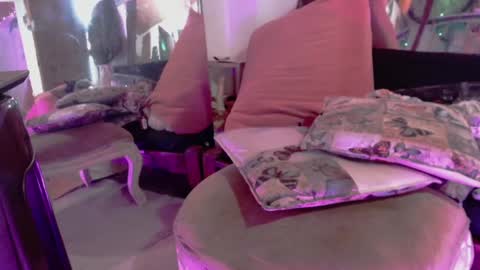 Laye19 online show from January 14, 2025, 5:23 pm