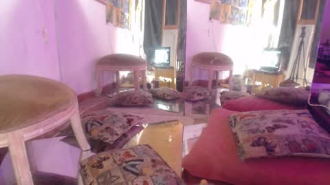 Laye19 online show from February 4, 2025, 5:01 pm