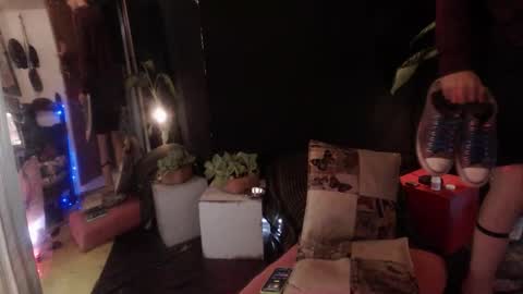 Laye19 online show from October 1, 2025, 2:17 am