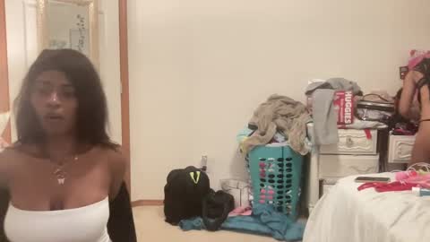 layla online show from September 26, 2025, 7:23 am