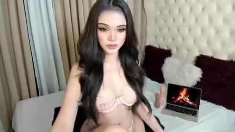 Valencia AND Anastasia online show from September 19, 2025, 2:29 pm
