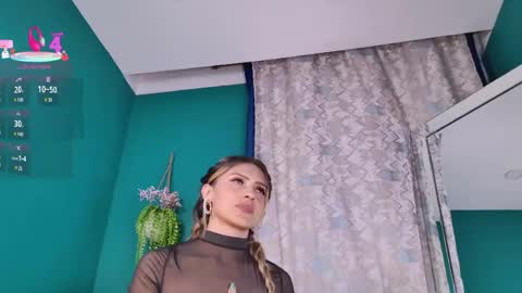 layla_17 online show from April 28, 2026, 12:20 am