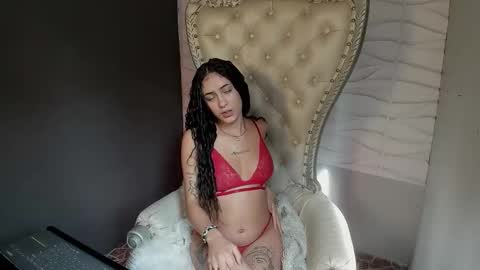 Layla online show from February 4, 2026, 8:36 pm