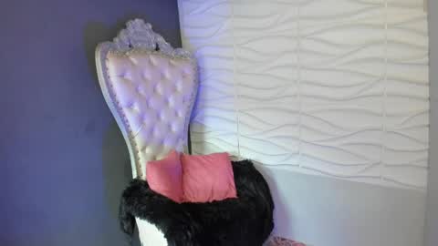 Layla online show from April 13, 2026, 8:14 pm