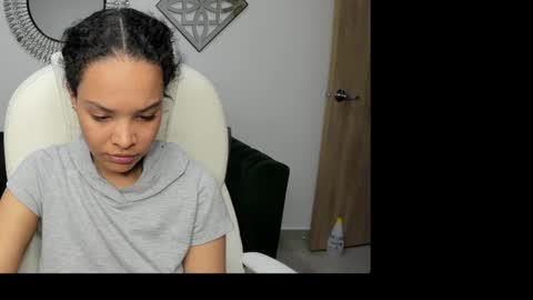 Layla Breezee online show from October 20, 2025, 4:02 am