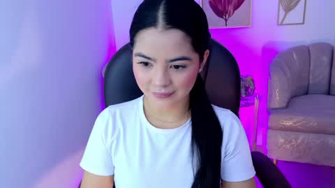 Snapshot of layla_breezee_ chatting on April 26, 2026, 11:30 am Layla Breezee online show from April 26, 2026, 11:30 am