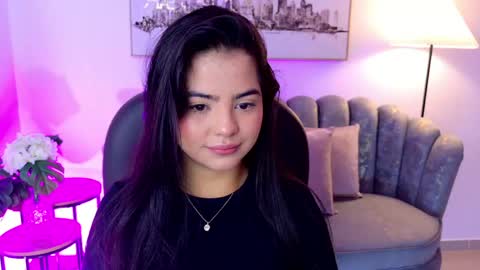 Snapshot of layla_breezee_ chatting on May 1, 2026, 11:59 am Layla Breezee online show from May 1, 2026, 11:59 am