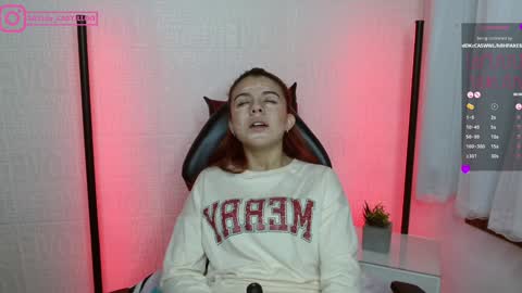 Layla online show from December 17, 2024, 2:11 pm