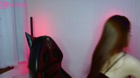 Layla online show from December 28, 2024, 5:25 pm