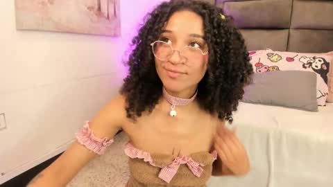 layla_clarke online show from September 19, 2025, 8:16 am