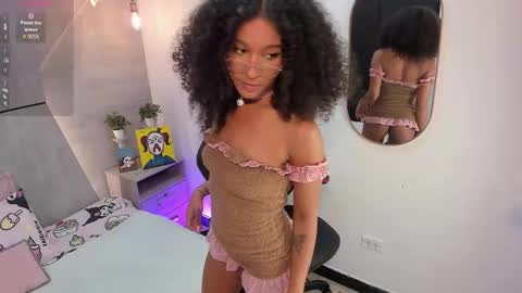layla_clarke online show from November 18, 2025, 3:34 am