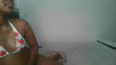 Snapshot of layla_cutiee chatting on January 14, 2026, 8:42 am layla_cutiee online show from January 14, 2026, 8:42 am