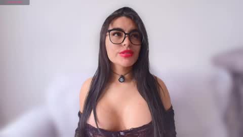 Layla online show from May 6, 2026, 4:23 pm
