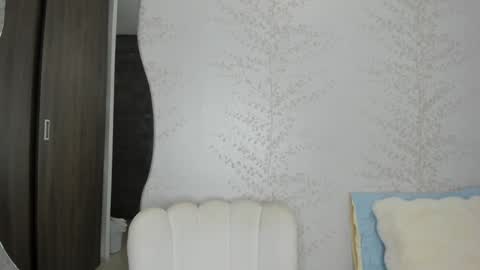 Layla Vanegas online show from December 10, 2024, 12:39 am