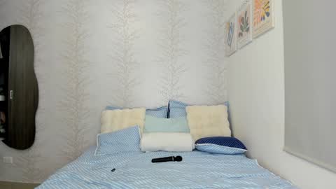 Layla Vanegas online show from January 27, 2025, 10:38 pm