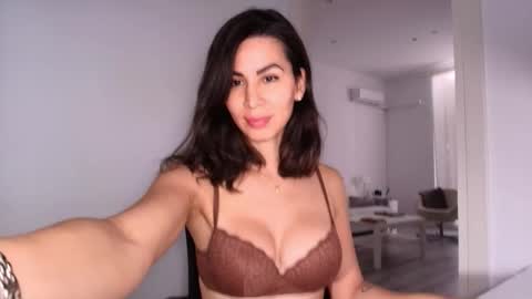 Layla online show from April 3, 2026, 4:16 pm