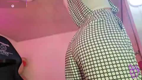 Snapshot of laylafoxy_tay chatting on October 18, 2025, 4:48 am laylafoxy_tay online show from October 18, 2025, 4:48 am