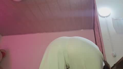 Snapshot of laylafoxy_tay chatting on November 5, 2025, 4:01 am laylafoxy_tay online show from November 5, 2025, 4:01 am