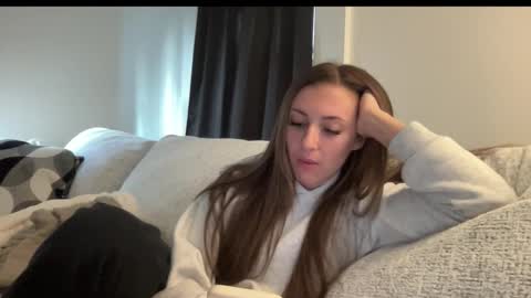 laylahlaylah1 online show from November 6, 2025, 3:24 pm