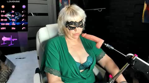 laylalaylamilf online show from September 30, 2025, 12:32 pm