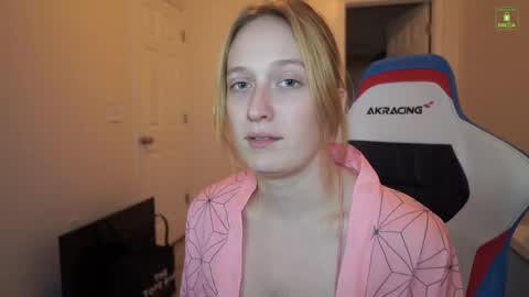 Snapshot of laylas_universe chatting on November 26, 2025, 5:08 am Layla Universe online show from November 26, 2025, 5:08 am