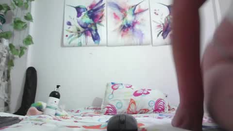 laylashani online show from December 6, 2024, 11:25 pm