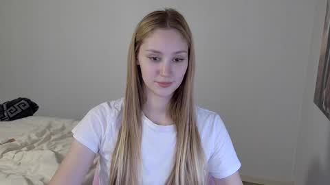 Snapshot of laylla001 chatting on December 6, 2024, 11:00 am Laylla001 online show from December 6, 2024, 11:00 am