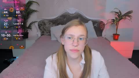 layriantavee online show from December 17, 2024, 10:23 am