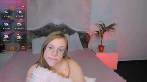 layriantavee online show from December 17, 2024, 1:38 pm