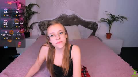 layriantavee online show from December 22, 2024, 12:49 pm