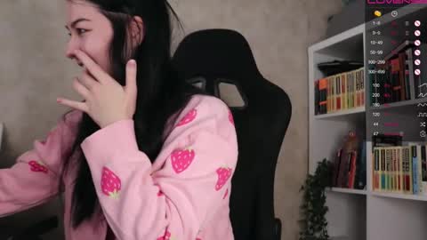 Lisa online show from October 24, 2025, 4:42 am