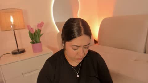 Leah online show from November 7, 2025, 2:17 pm