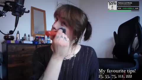 leah_lust_ online show from October 16, 2025, 1:12 pm