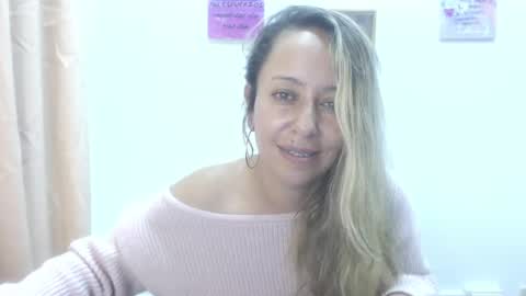 leah_susman online show from February 19, 2025, 5:05 am