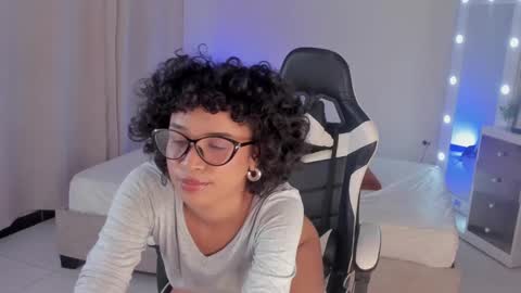 leahaltomm online show from February 12, 2025, 1:37 pm