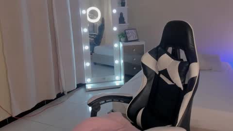 leahaltomm online show from February 26, 2025, 8:33 pm