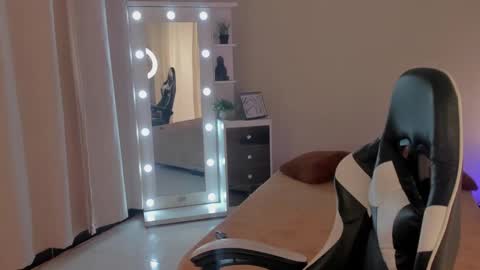 leahaltomm online show from March 6, 2025, 6:48 pm