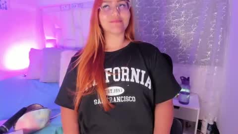 Snapshot of leahbarker chatting on November 14, 2025, 3:16 am Leah online show from November 14, 2025, 3:16 am