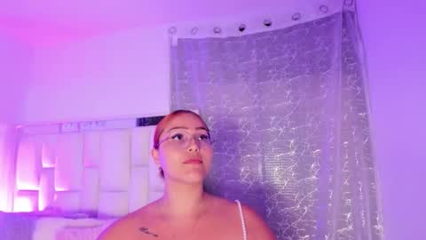 Snapshot of leahbarker chatting on December 3, 2025, 2:41 am Leah online show from December 3, 2025, 2:41 am