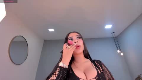 leahlombardi_ online show from September 14, 2025, 5:23 pm