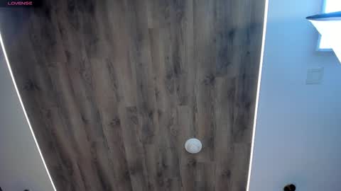 leahlombardi_ online show from October 10, 2025, 3:27 am