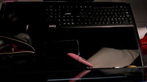 leahnovac online show from October 6, 2025, 11:07 am