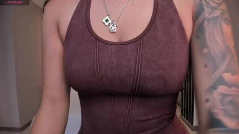 leahnovac online show from October 15, 2025, 11:21 am