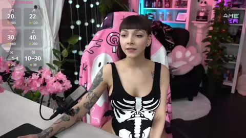 Snapshot of leahobscure chatting on February 10, 2025, 10:30 pm Leah online show from February 10, 2025, 10:30 pm