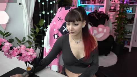 Snapshot of leahobscure chatting on February 27, 2025, 8:53 pm Leah online show from February 27, 2025, 8:53 pm