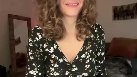 Leah Sparkles online show from December 17, 2025, 2:39 am