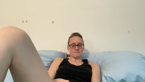 Snapshot of leahwilde chatting on February 3, 2025, 8:35 pm Lee online show from February 3, 2025, 8:35 pm