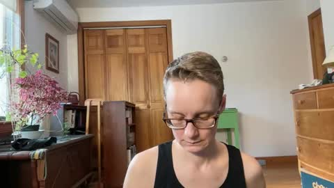 Snapshot of leahwilde chatting on February 18, 2025, 3:43 pm Lee online show from February 18, 2025, 3:43 pm